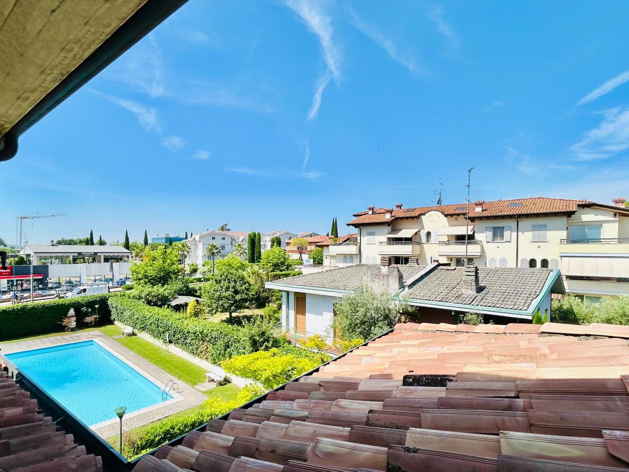 Parigi Apartment - 200M Dal Lago Con Vista Piscina Sirmione Exterior foto