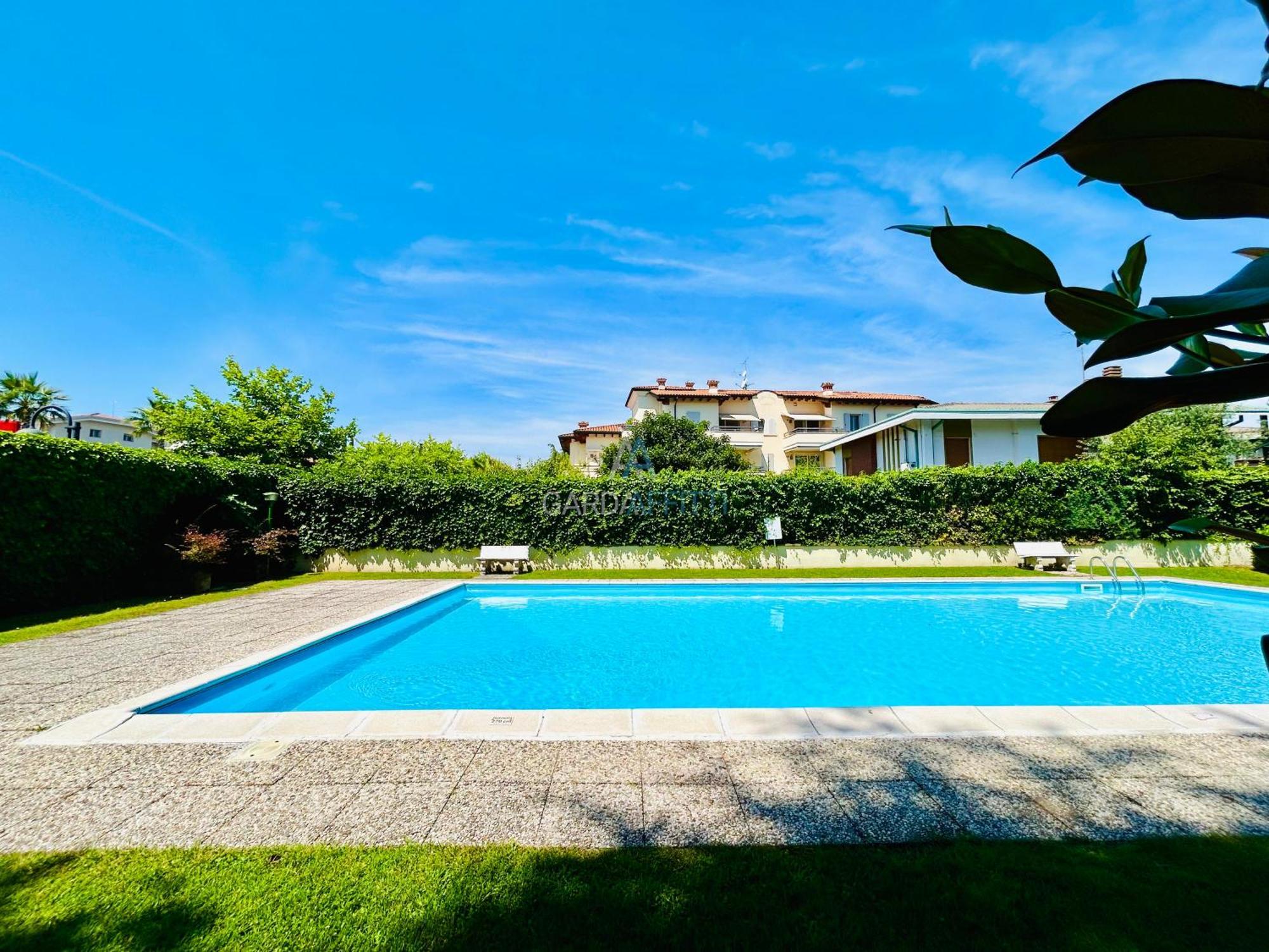 Parigi Apartment - 200M Dal Lago Con Vista Piscina Sirmione Exterior foto