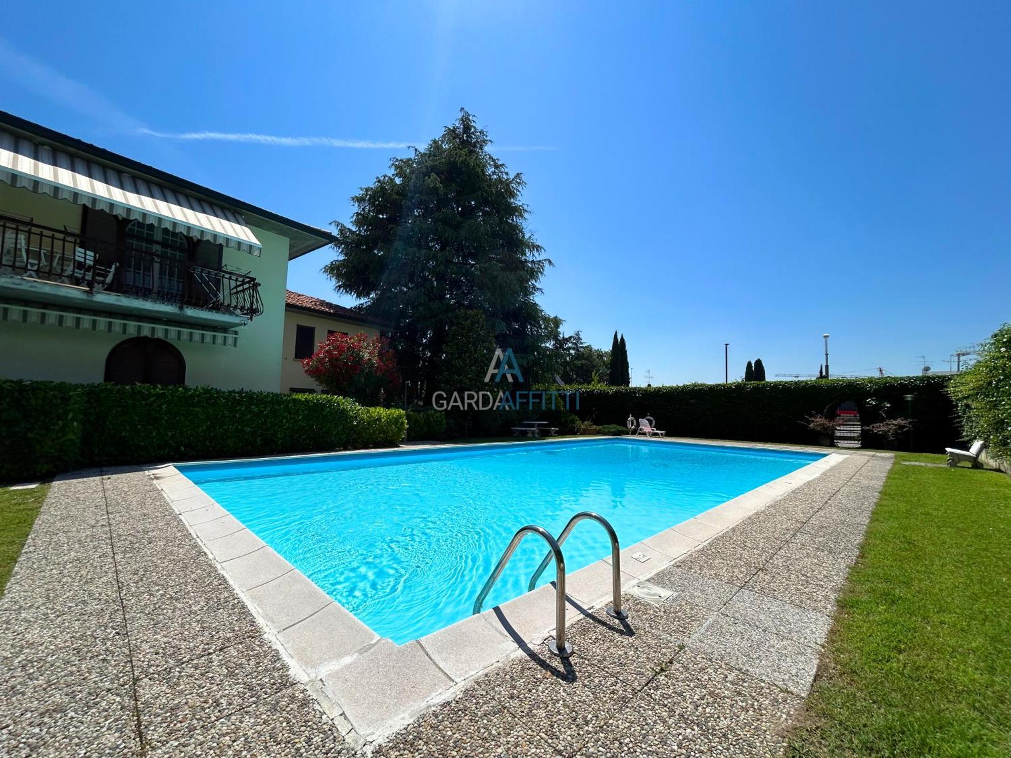 Parigi Apartment - 200M Dal Lago Con Vista Piscina Sirmione Exterior foto