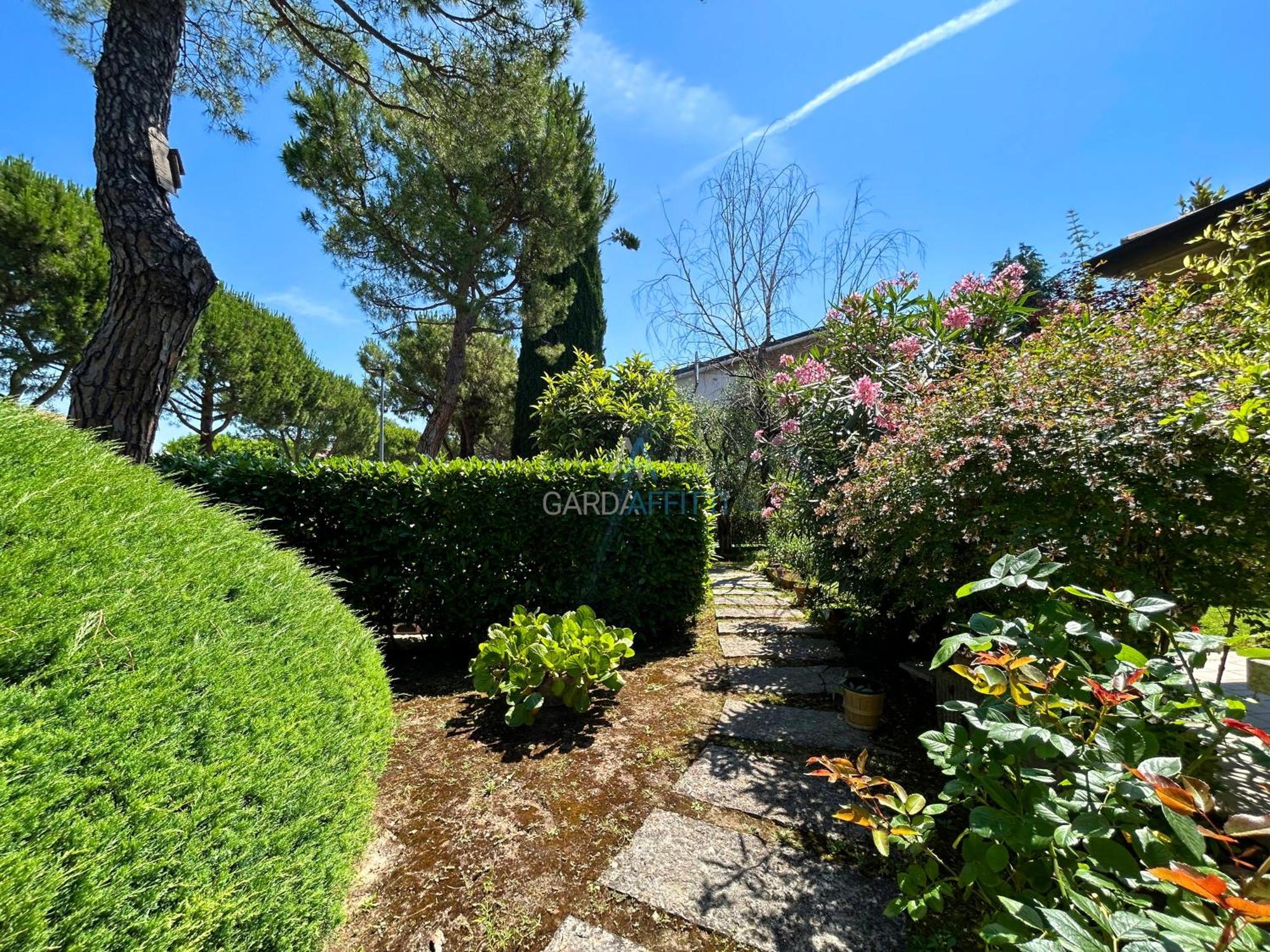 Parigi Apartment - 200M Dal Lago Con Vista Piscina Sirmione Exterior foto