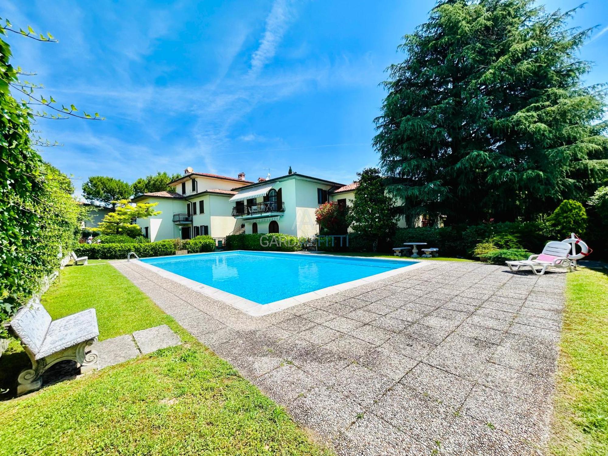 Parigi Apartment - 200M Dal Lago Con Vista Piscina Sirmione Exterior foto