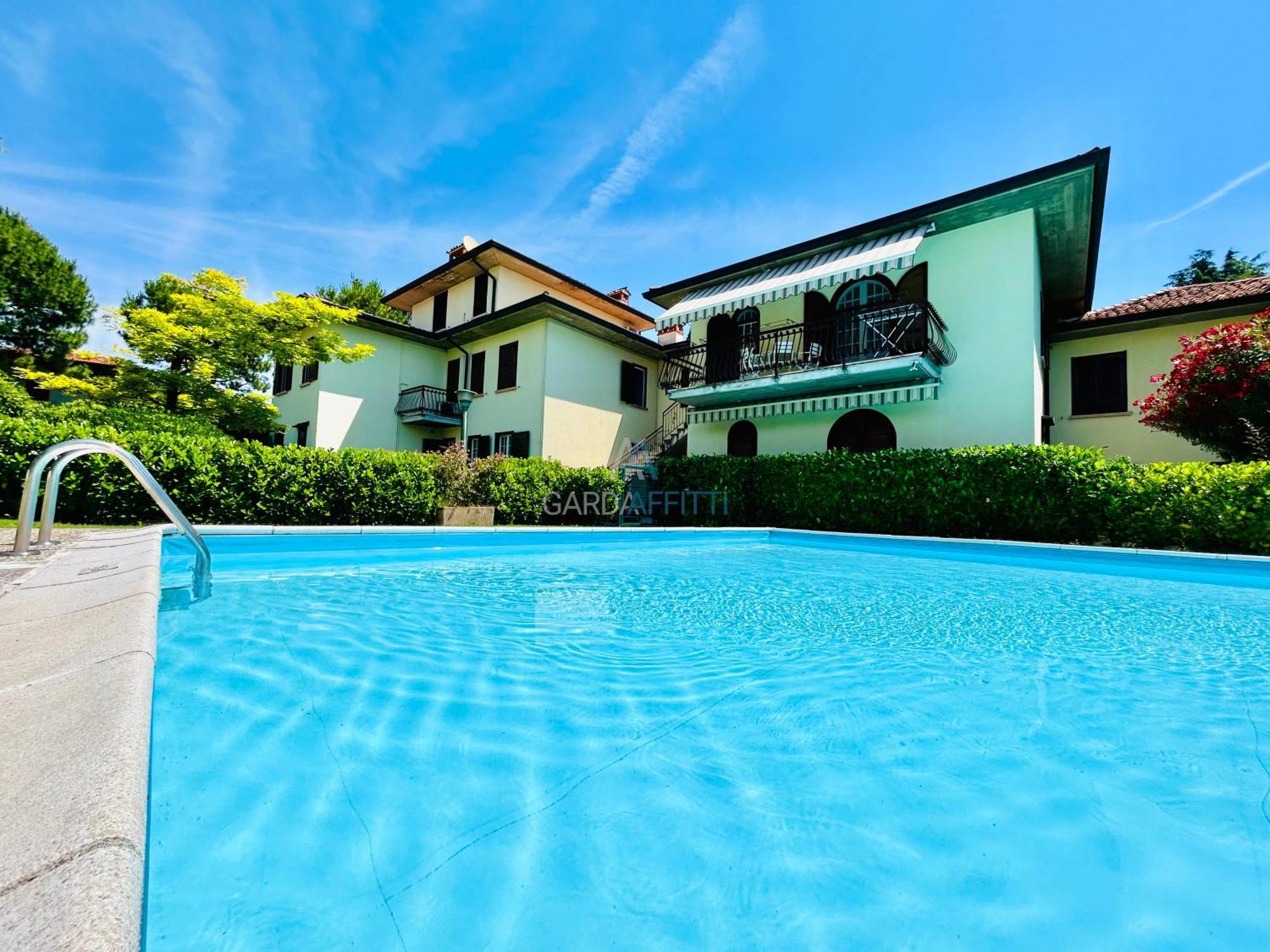 Parigi Apartment - 200M Dal Lago Con Vista Piscina Sirmione Exterior foto