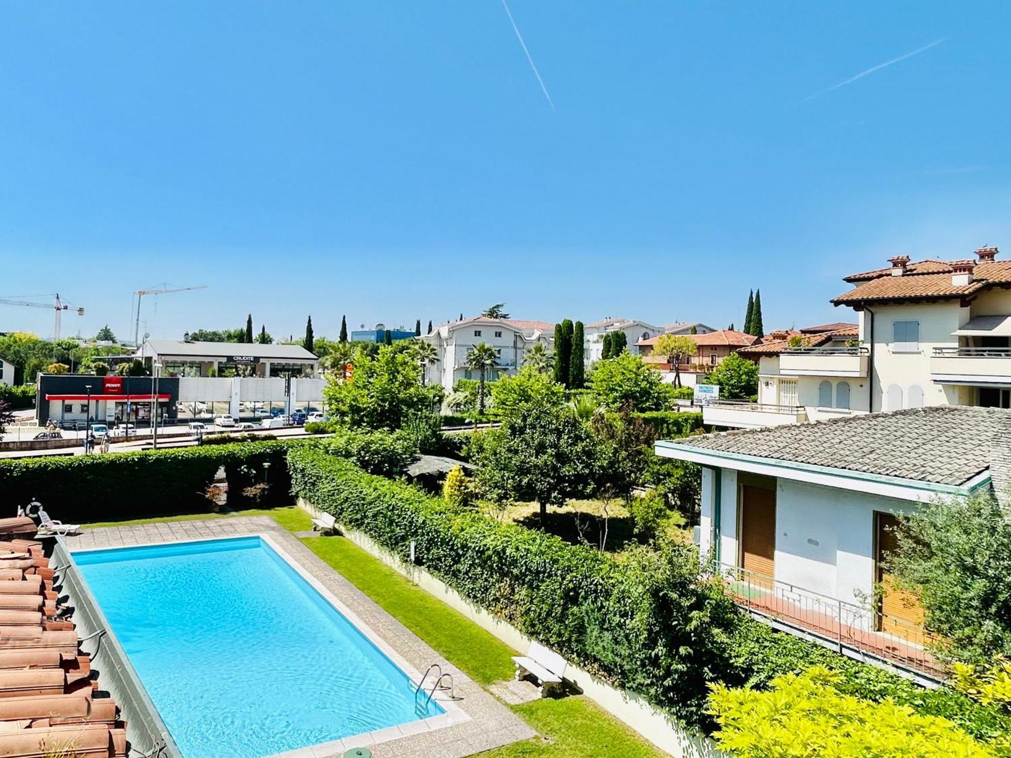 Parigi Apartment - 200M Dal Lago Con Vista Piscina Sirmione Exterior foto